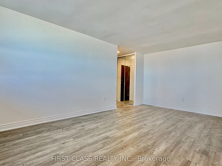 541 Blackthorn Ave #1415 — Photo 17