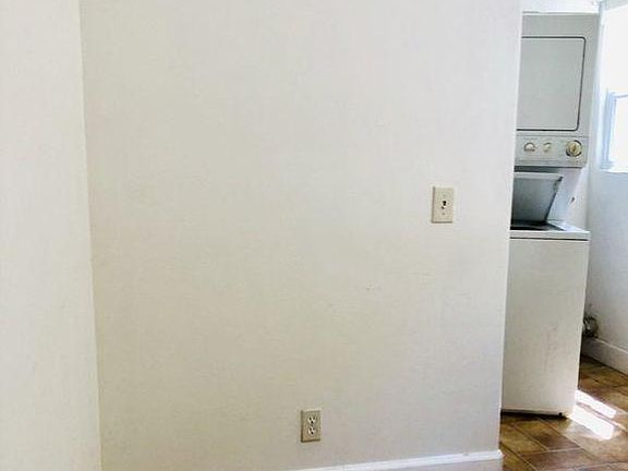 3rd image of 4567 Eagle Rock Blvd