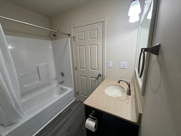 Full Bath, Upper Level