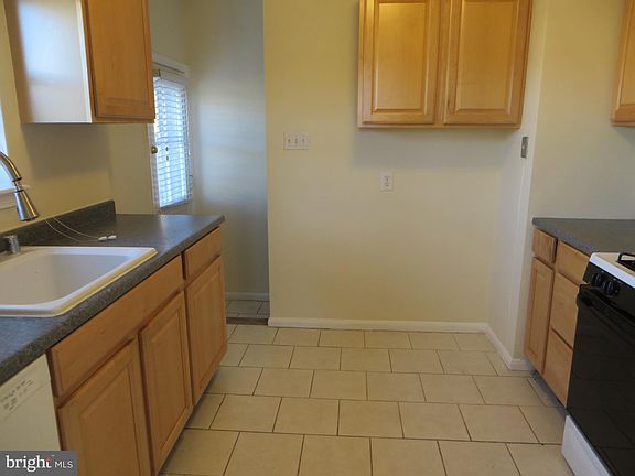 5th image of 107 Falls Ave
