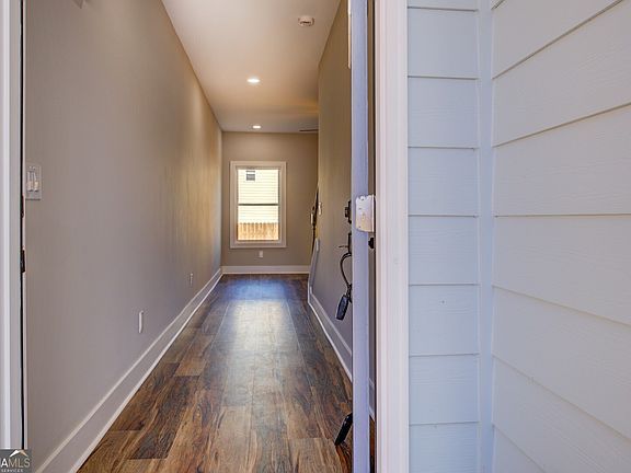 5th image of 523 E Chappell St