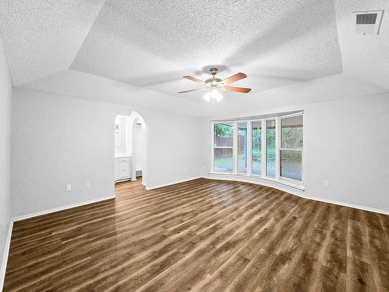 408 Cavender Ct — Photo 15