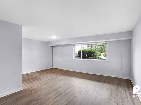 3rd image of 6533 Hil Mar Dr