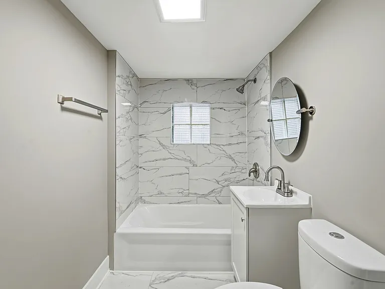 1217 N Harding Ave #2 — Photo 8