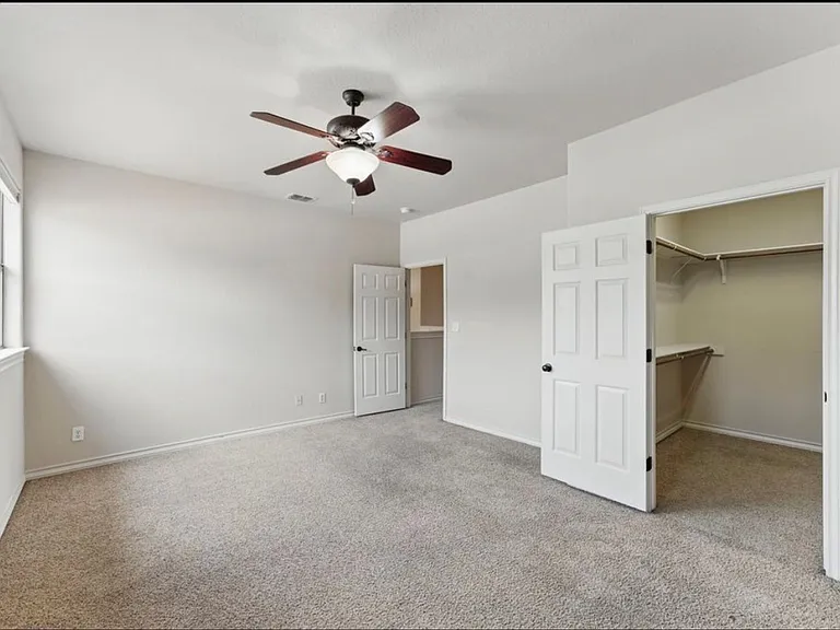 976 Parkview Dr — Photo 8