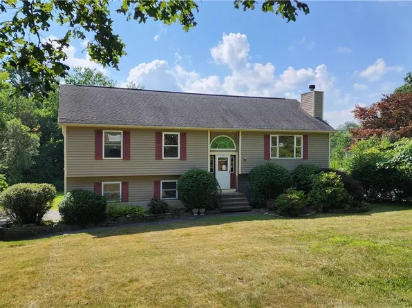 11 Woodbine Drive, Mahopac, NY 10541