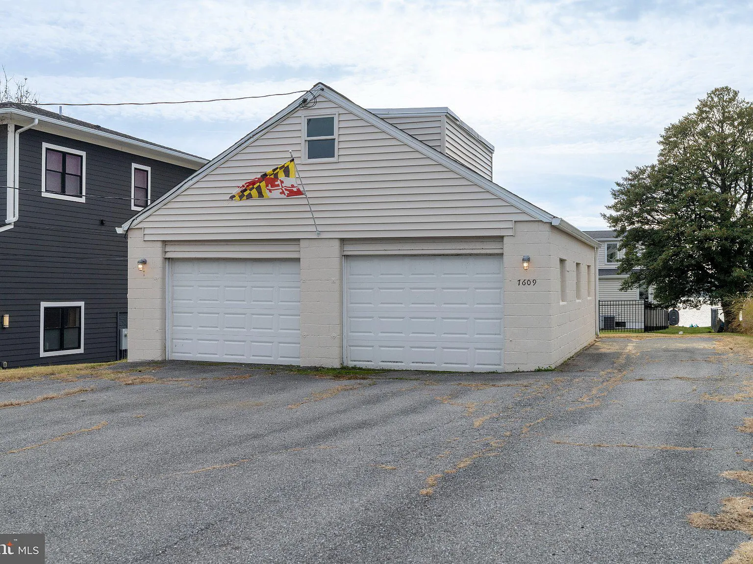 3 bed, 2.0 bath, 1477 sqft, $3,600 — Photo 4