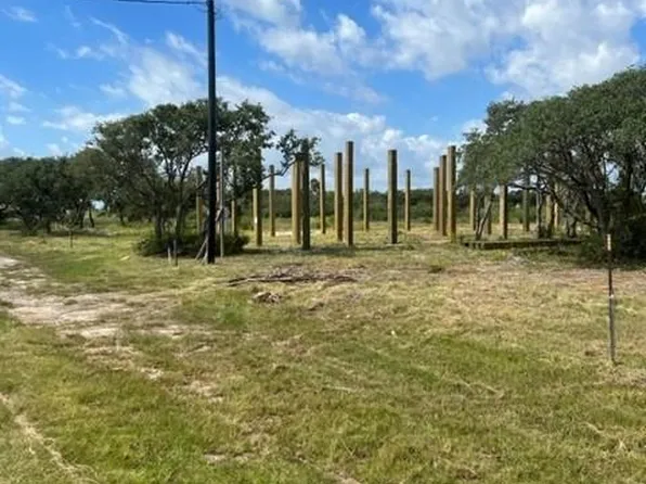 2215 Young St, Rockport, TX 78382