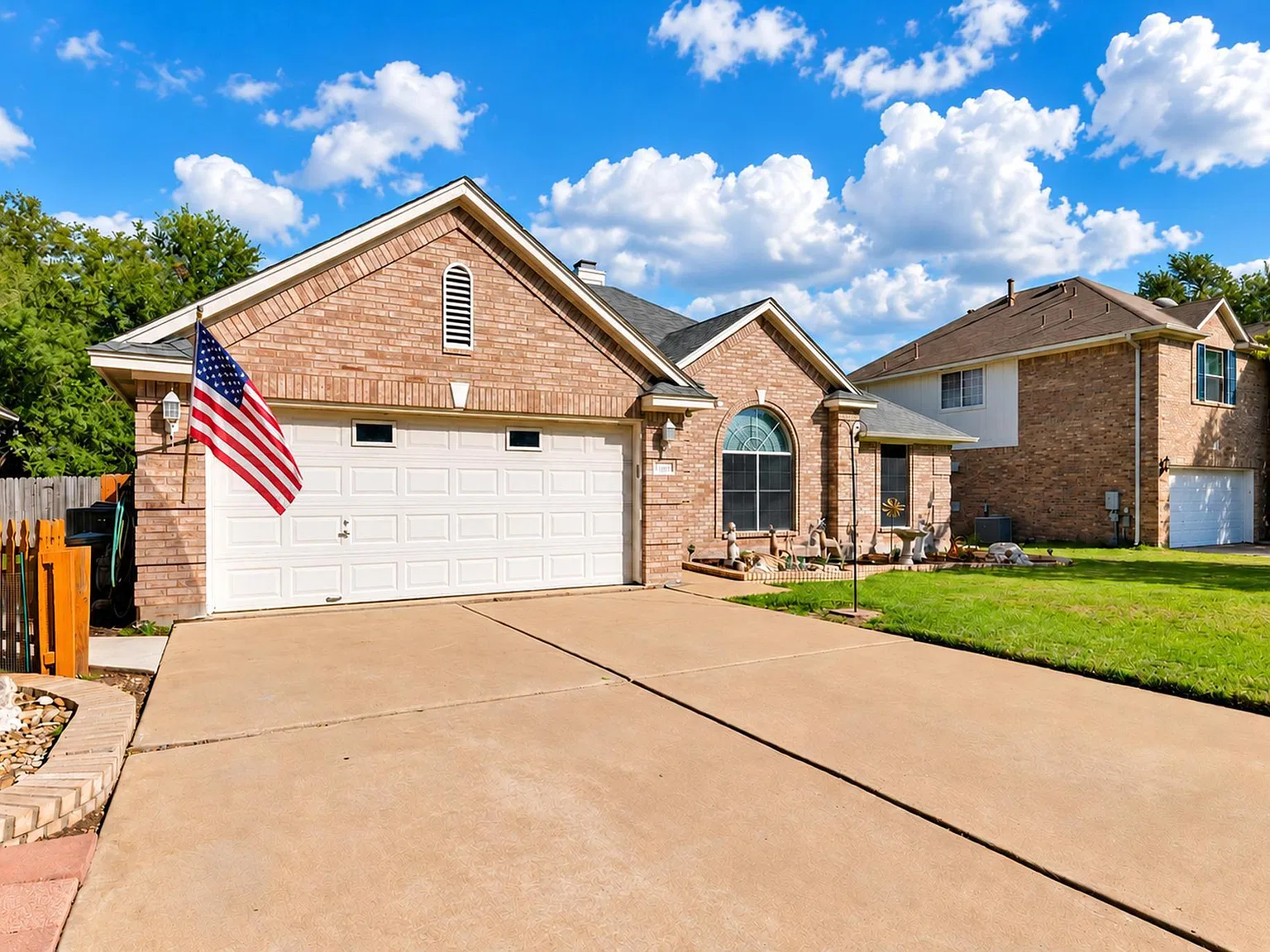 3 bed, 2.0 bath, 1712 sqft, $2,200 — Photo 2