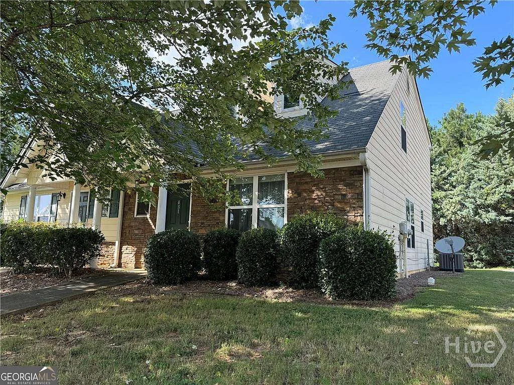 3 bed, 2.0 bath, 1309 sqft, $1,800 — Photo 2