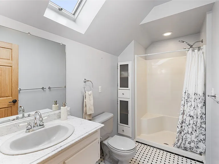 380 Private Rd — Photo 7