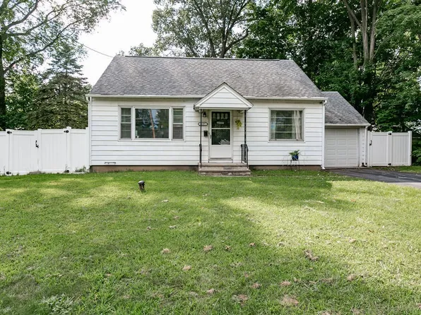 227 Carlton Dr, North Syracuse, NY 13212