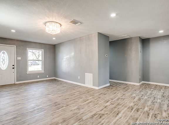 5th image of 2430 Clara Ln