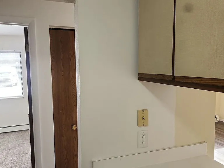 410 Thornwild Dr — Photo 4