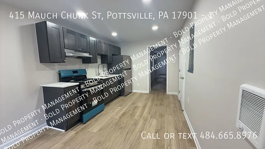1 Bedroom 1 Bath Newly Renovated with Washer/Dryer Hook-up — Photo 3