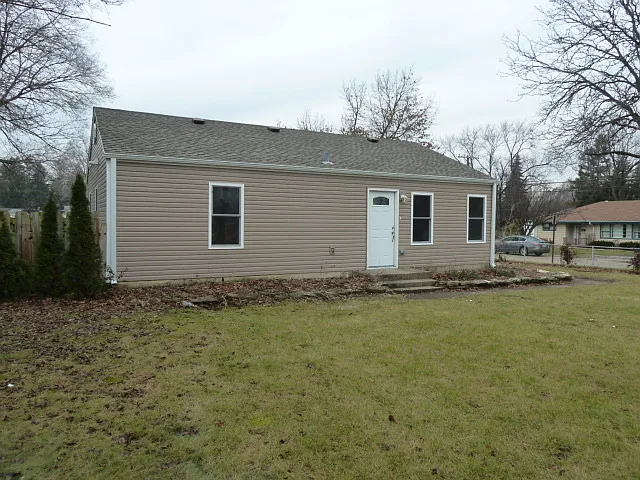 496 N Villa Ave photo 1