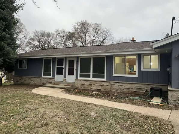 S31W23491 Sunset Dr, Waukesha, WI 53189