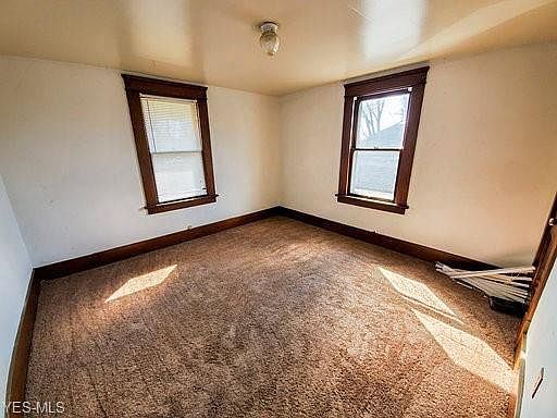 4th image of 1564 Hollywood St NE