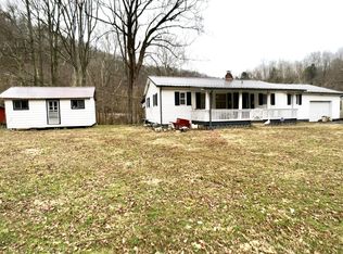 2163 River Haven Rd, Clendenin, WV 25045
