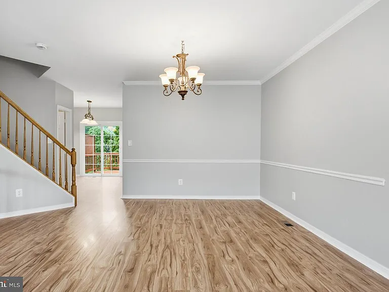 7035 Kings Manor Dr — Photo 8