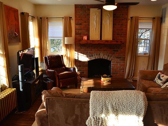 4th image of 4123 13th Pl NE