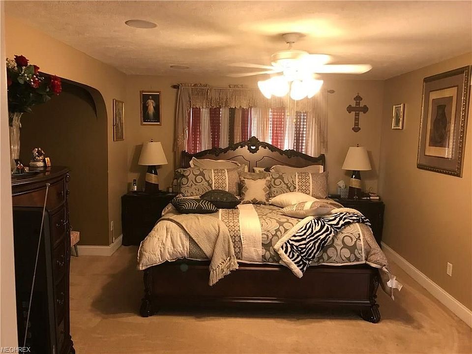 2nd image of 3335 Sandalwood Ln
