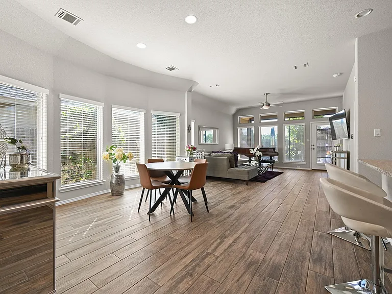 373 Lacey Oak Loop — Photo 5