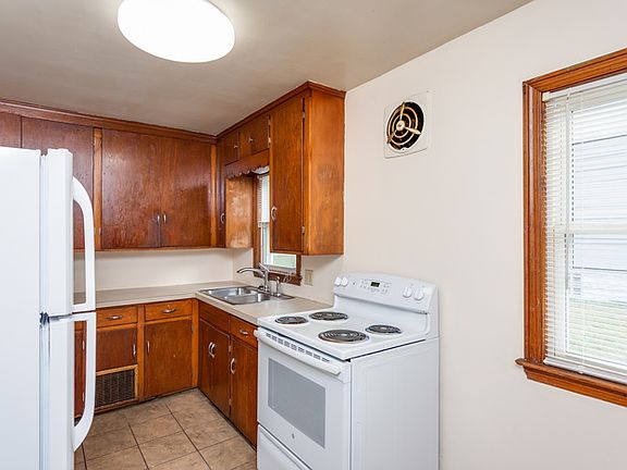 4th image of 1440 Tonawanda Ave