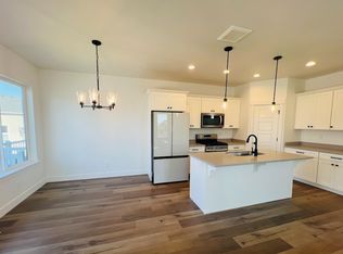 1051 N Freeman Dr, Saratoga Springs, UT 84045