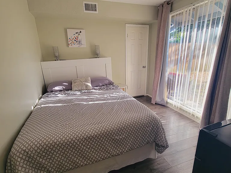 2709 N Bell Ave #2 — Photo 3