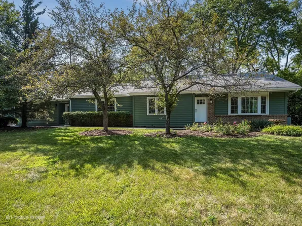1092 Aberdeen Ln, Mundelein, IL 60060