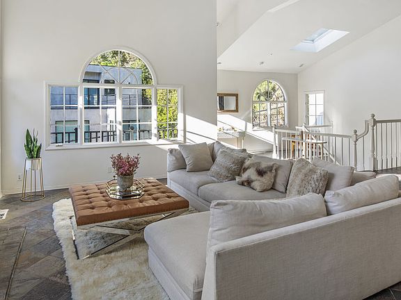 5th image of 8032 Willow Glen Rd