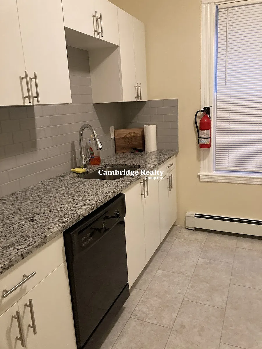 Building Photo - 101 Calumet St #1T