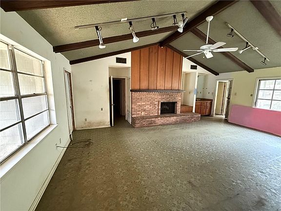 3rd image of 3754 Claridge Rd N