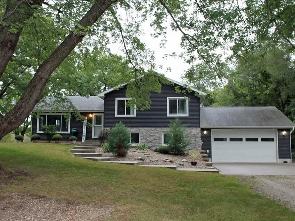 427 N Maple St, Janesville, IA 50647