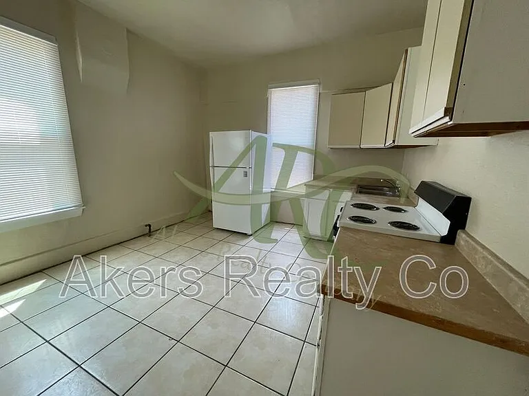 920 Damson St — Photo 8