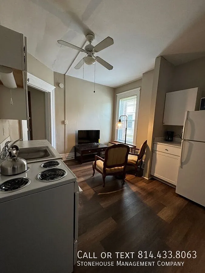 Cool studio in beautiful downtown mansion! — Photo 4