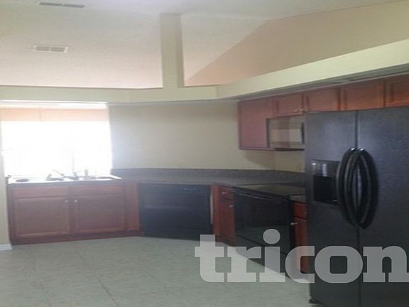 2nd image of 3264 Luray Ct