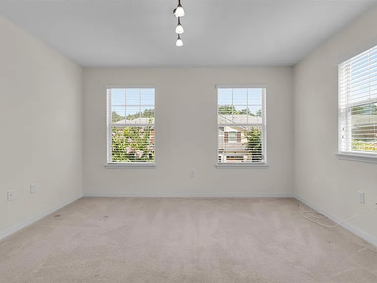 1041 Laurel Ridge Ln — Photo 15