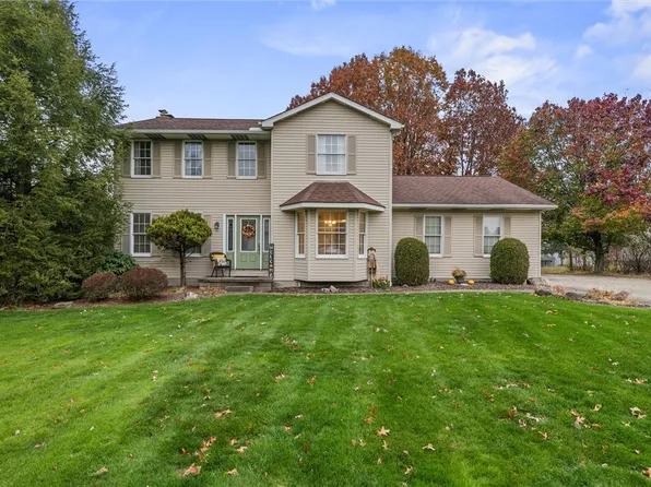 955 Nantucket Dr, Hermitage, PA 16148