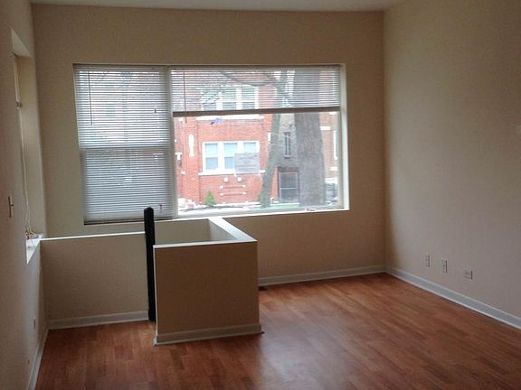 5th image of 4907 N Avers Ave