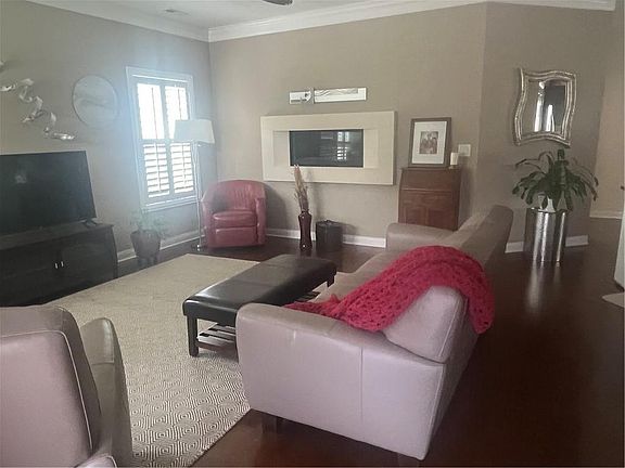 4th image of 3362 Nottinghill Dr E