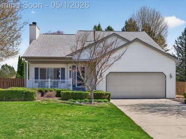 1049 Yale Dr, Oxford, MI 48371