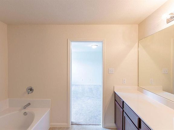 5th image of 15210 Crescent Brookfield Dr