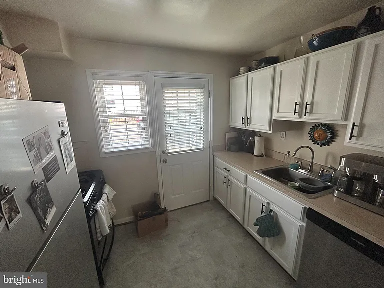 726 N Oakland St — Photo 5