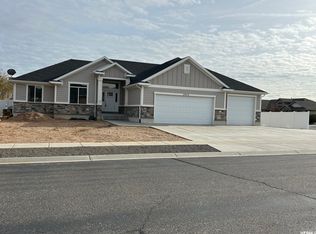 2973 W Red Sand Rd, West Haven, UT 84401