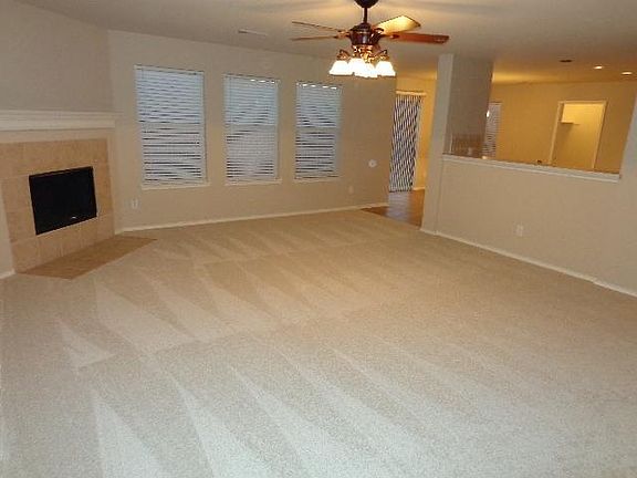 4th image of 913 Essex Dr