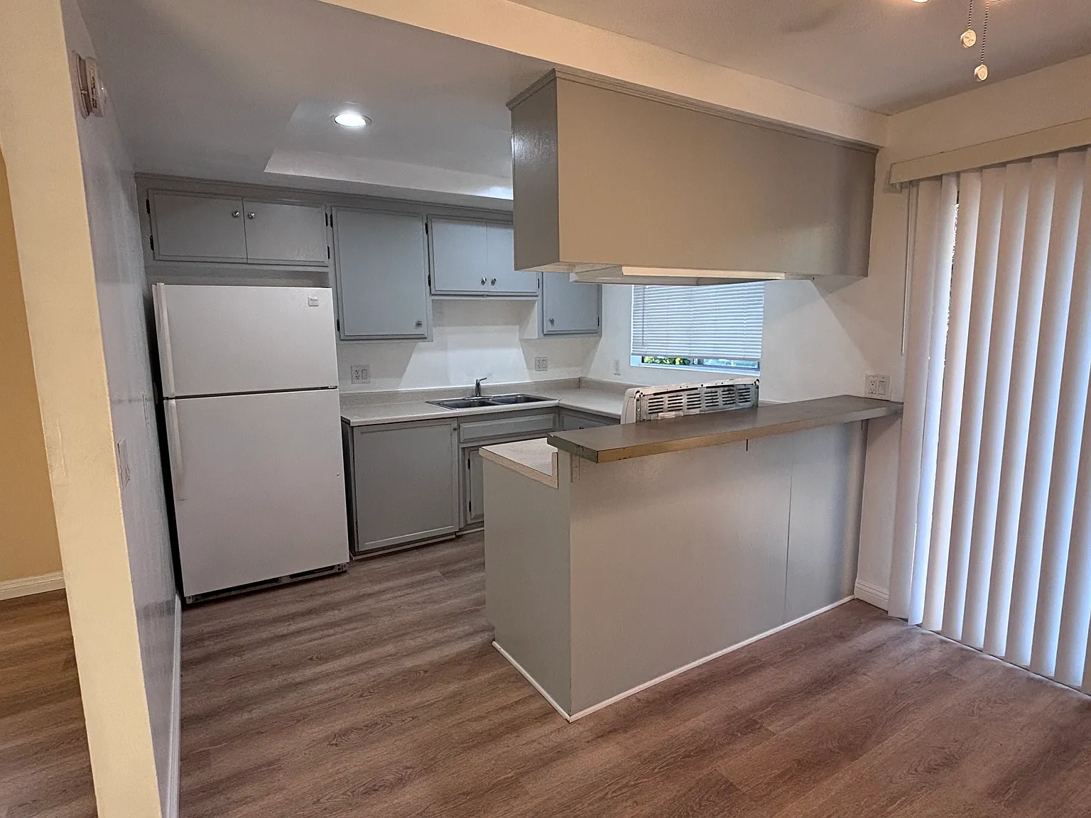 2 bed, 850 sqft, $2,350 — Photo 3