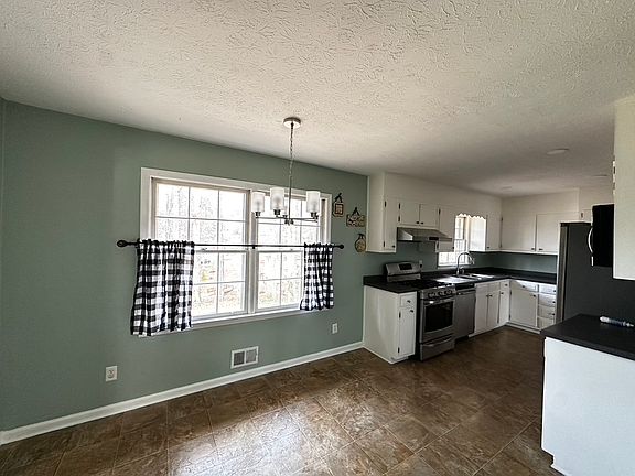 4th image of 2120 Sandlewood Ln