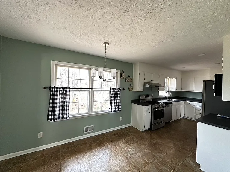 2120 Sandlewood Ln — Photo 4